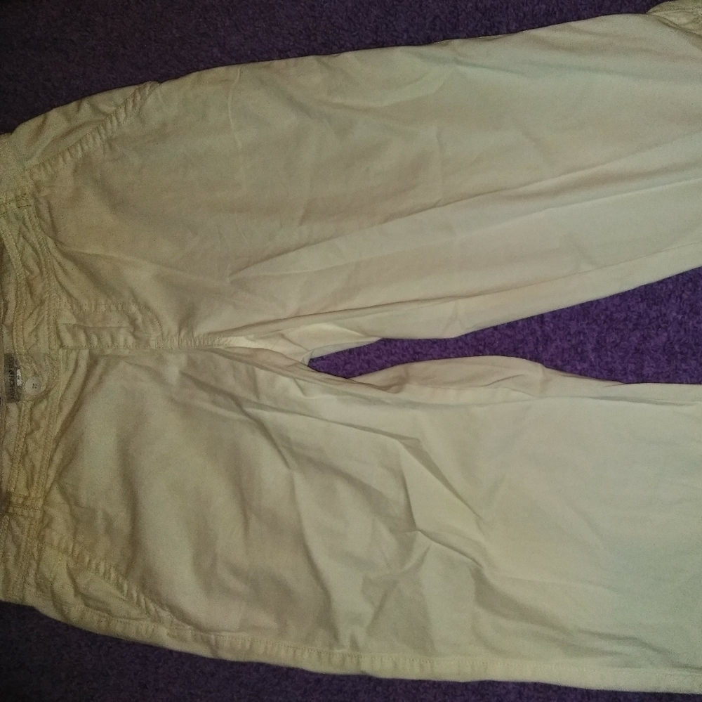 White Capri pants